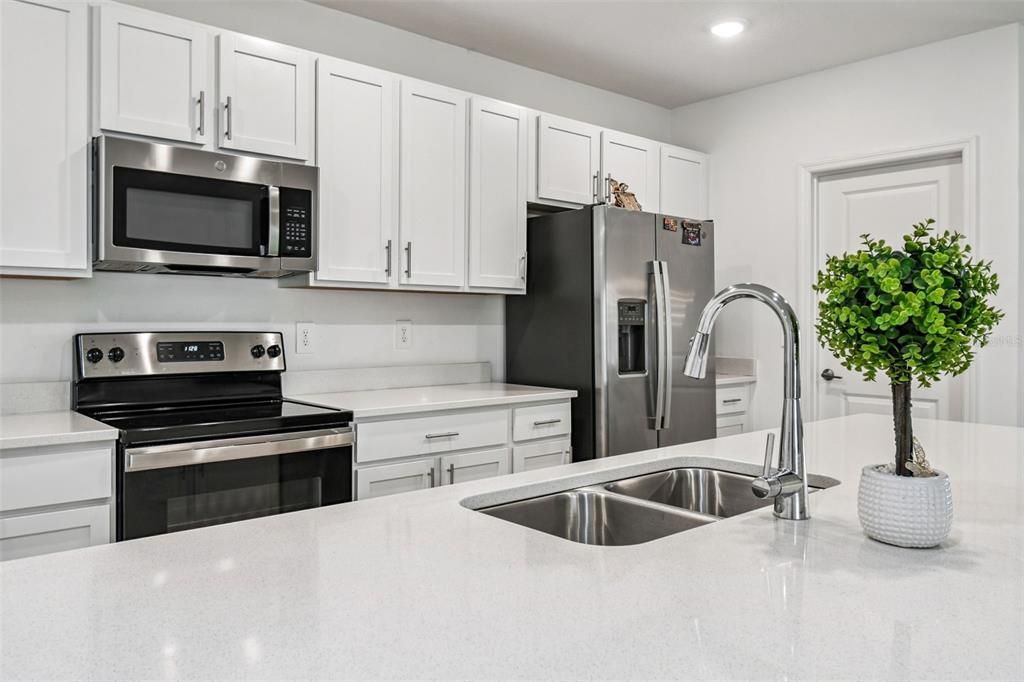 Activo con contrato: $350,000 (4 camas, 3 baños, 2091 Pies cuadrados)