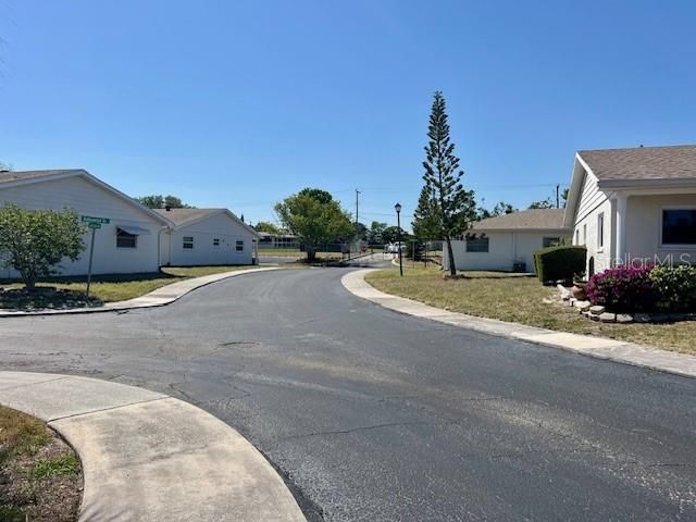 合同活跃: $120,000 (1 贝兹, 1 浴室, 914 平方英尺)