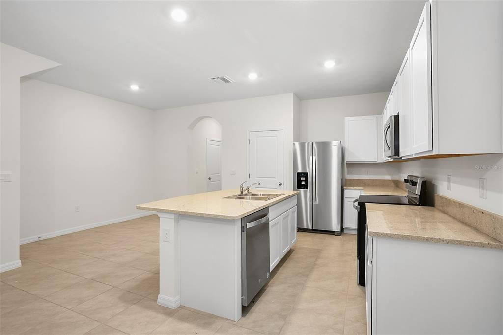 For Rent: $2,100 (3 beds, 2 baths, 1673 Square Feet)