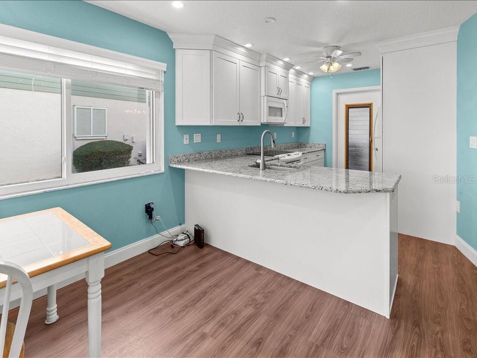 На продажу: $329,000 (2 спален, 2 ванн, 1373 Квадратных фут)