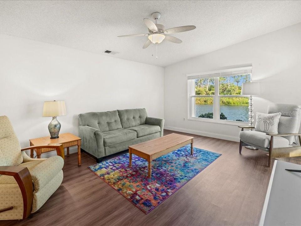 На продажу: $329,000 (2 спален, 2 ванн, 1373 Квадратных фут)