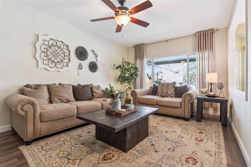 En Venta: $525,000 (4 camas, 2 baños, 2142 Pies cuadrados)