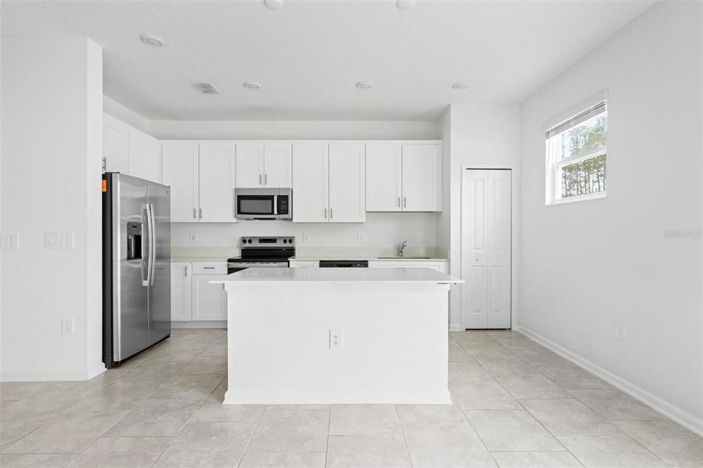 For Rent: $2,290 (3 beds, 2 baths, 1672 Square Feet)