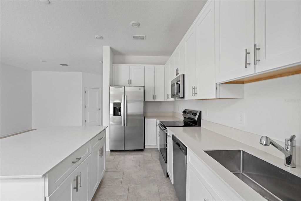 For Rent: $2,290 (3 beds, 2 baths, 1672 Square Feet)