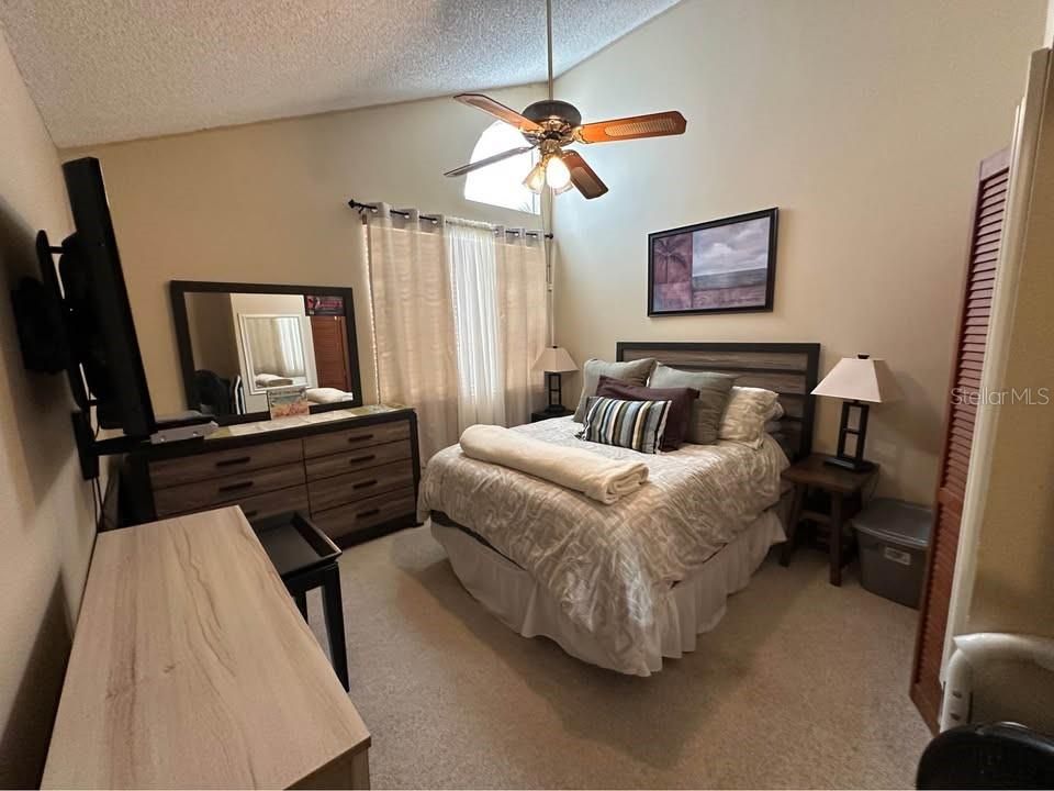 For Rent: $2,295 (2 beds, 1 baths, 1072 Square Feet)