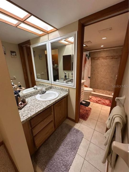 For Rent: $2,295 (2 beds, 1 baths, 1072 Square Feet)