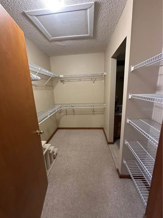 For Rent: $2,295 (2 beds, 1 baths, 1072 Square Feet)