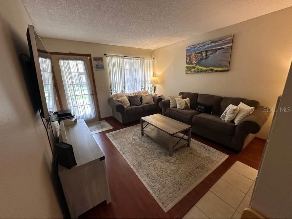 For Rent: $2,295 (2 beds, 1 baths, 1072 Square Feet)