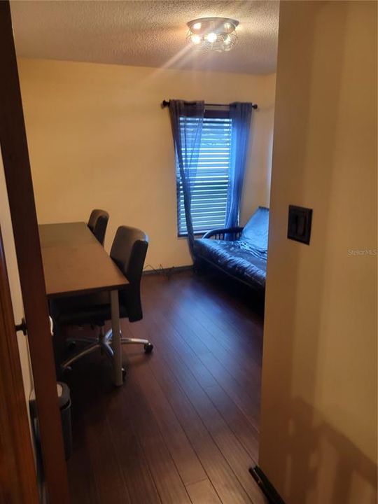 合同活跃: $374,999 (4 贝兹, 3 浴室, 2222 平方英尺)