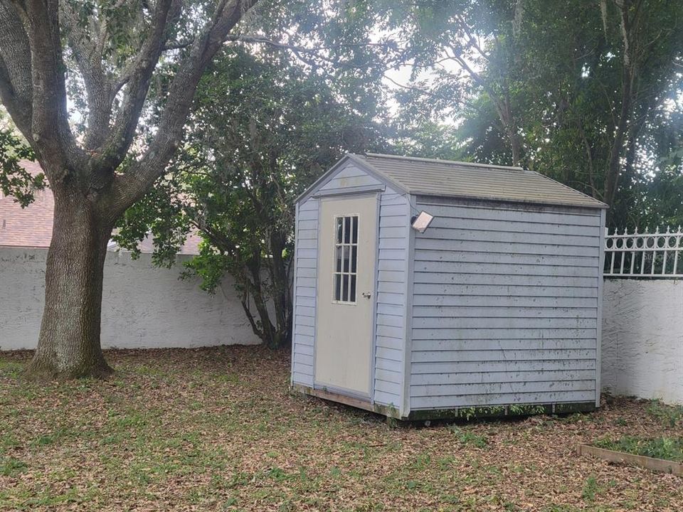 合同活跃: $374,999 (4 贝兹, 3 浴室, 2222 平方英尺)