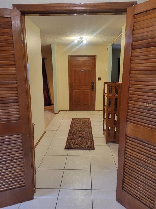 合同活跃: $374,999 (4 贝兹, 3 浴室, 2222 平方英尺)