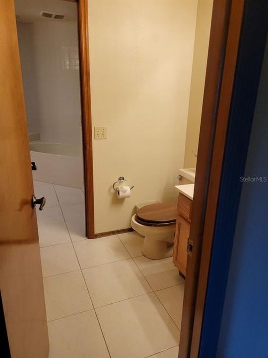 合同活跃: $374,999 (4 贝兹, 3 浴室, 2222 平方英尺)