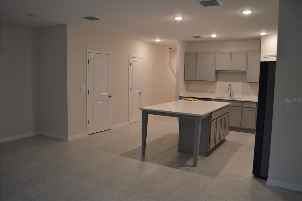 For Rent: $2,195 (3 beds, 2 baths, 1647 Square Feet)