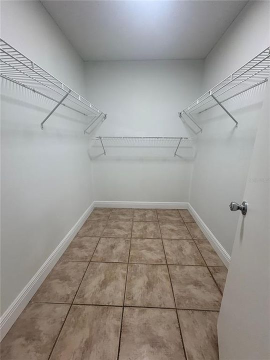 Activo con contrato: $389,900 (3 camas, 2 baños, 1623 Pies cuadrados)