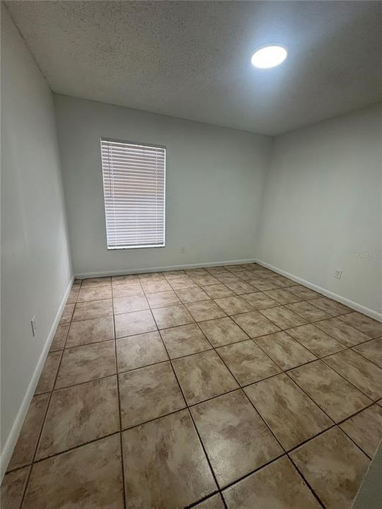 Activo con contrato: $389,900 (3 camas, 2 baños, 1623 Pies cuadrados)