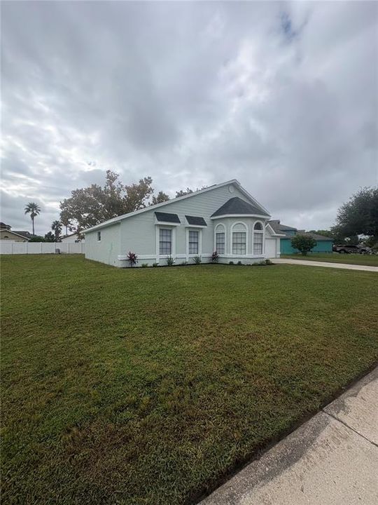 Activo con contrato: $389,900 (3 camas, 2 baños, 1623 Pies cuadrados)