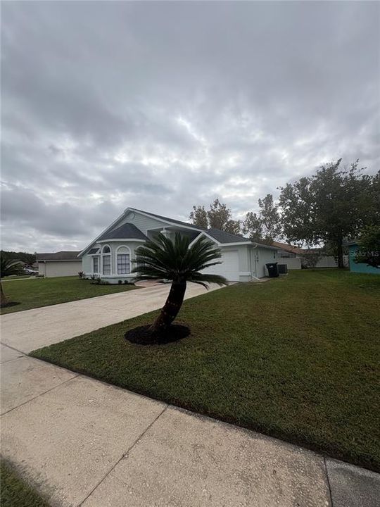 Activo con contrato: $389,900 (3 camas, 2 baños, 1623 Pies cuadrados)