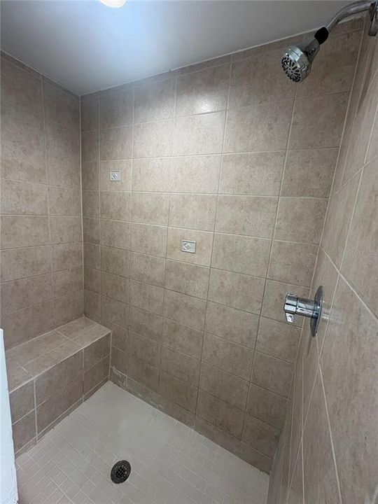 Activo con contrato: $389,900 (3 camas, 2 baños, 1623 Pies cuadrados)