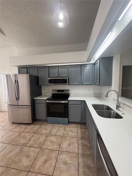 Activo con contrato: $389,900 (3 camas, 2 baños, 1623 Pies cuadrados)