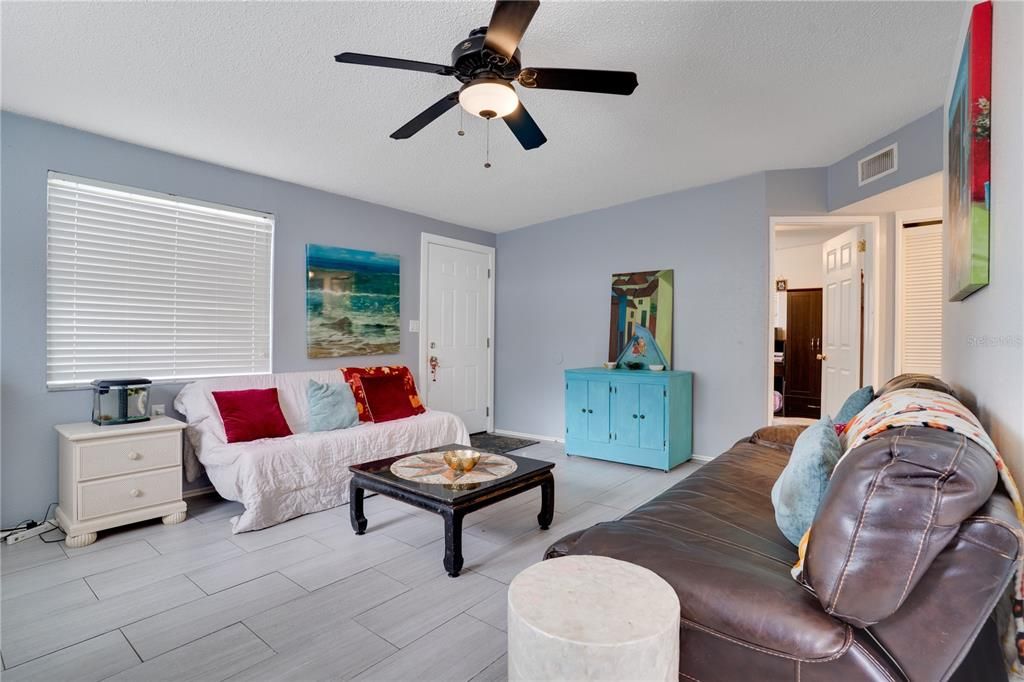 En Venta: $319,900 (2 camas, 1 baños, 1036 Pies cuadrados)