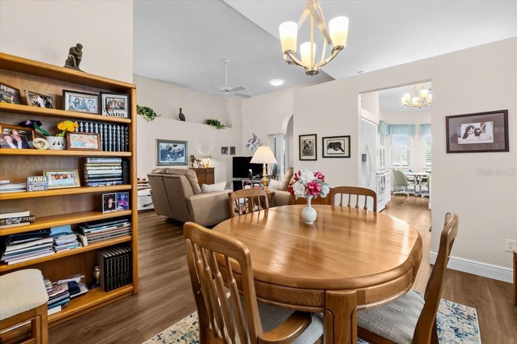 待售: $559,900 (2 贝兹, 2 浴室, 1767 平方英尺)