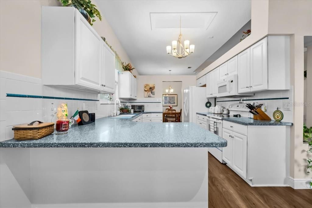 待售: $559,900 (2 贝兹, 2 浴室, 1767 平方英尺)