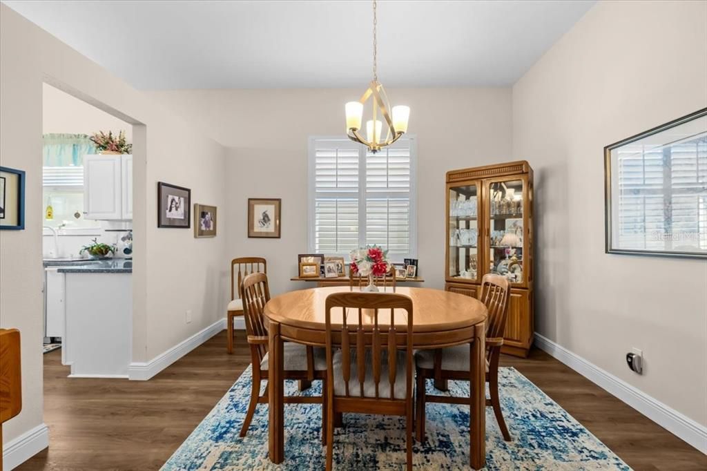 待售: $559,900 (2 贝兹, 2 浴室, 1767 平方英尺)