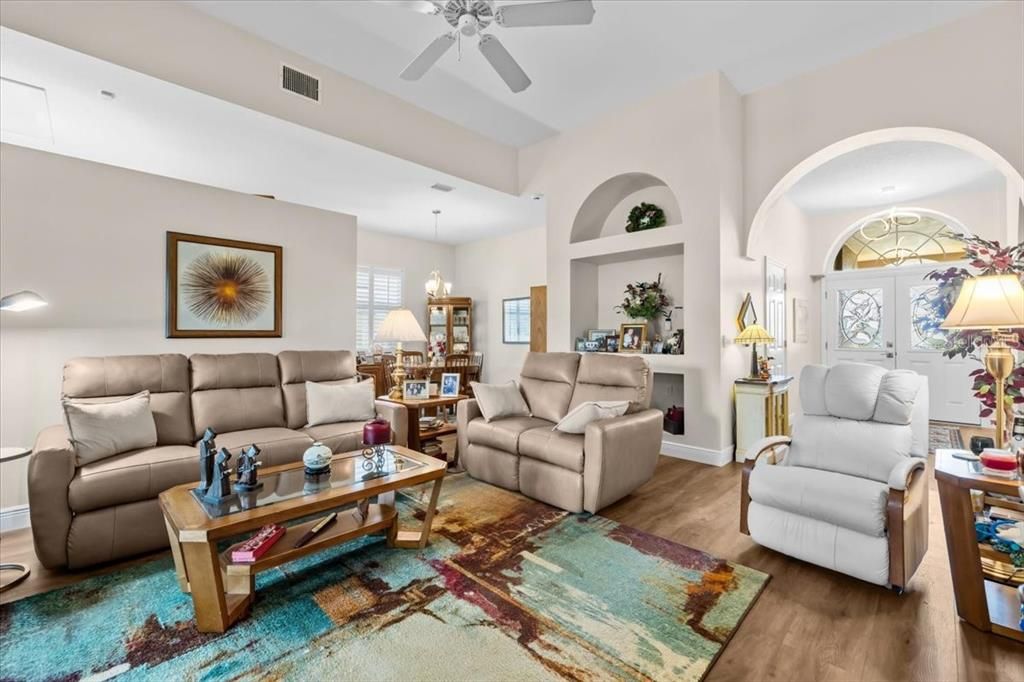 待售: $559,900 (2 贝兹, 2 浴室, 1767 平方英尺)