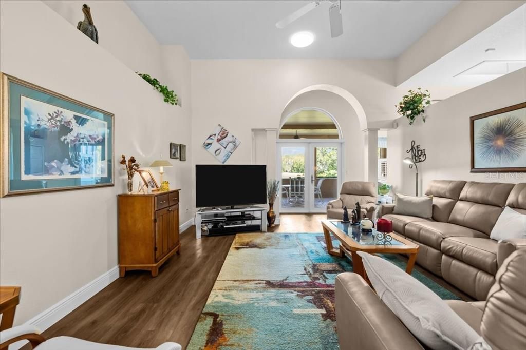 待售: $559,900 (2 贝兹, 2 浴室, 1767 平方英尺)