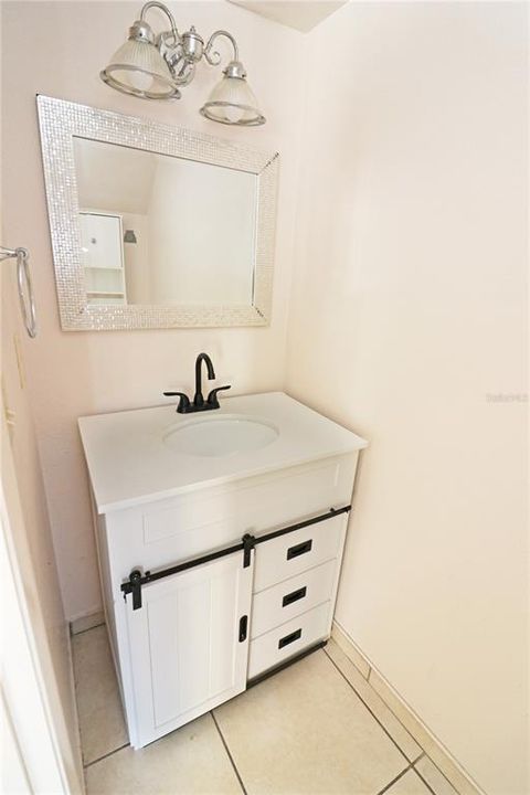 For Sale: $209,900 (2 beds, 1 baths, 992 Square Feet)