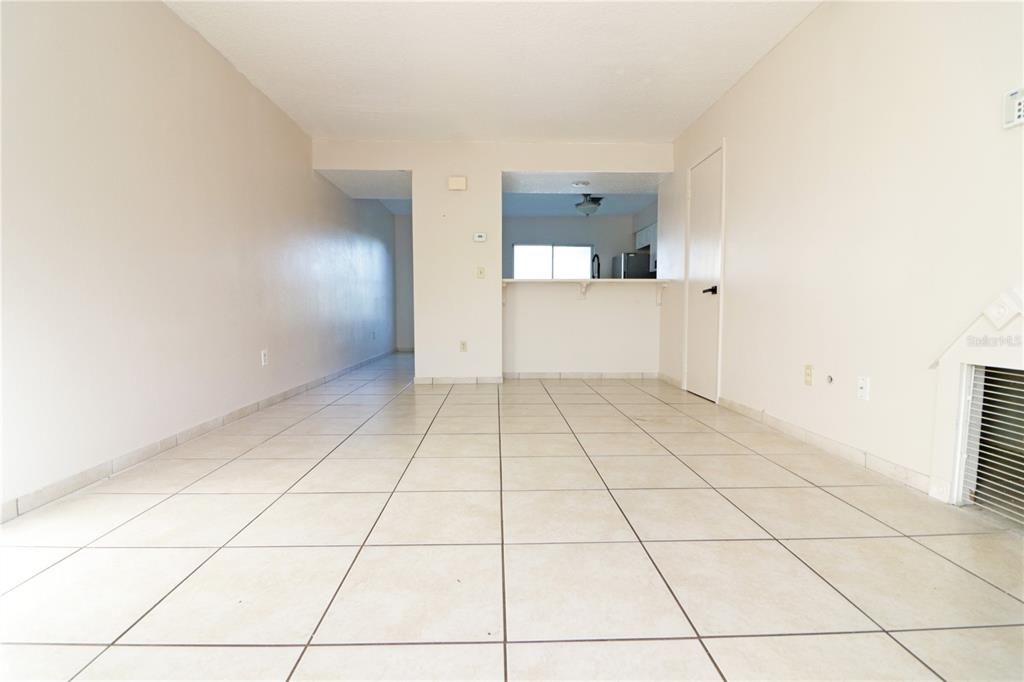 For Sale: $209,900 (2 beds, 1 baths, 992 Square Feet)