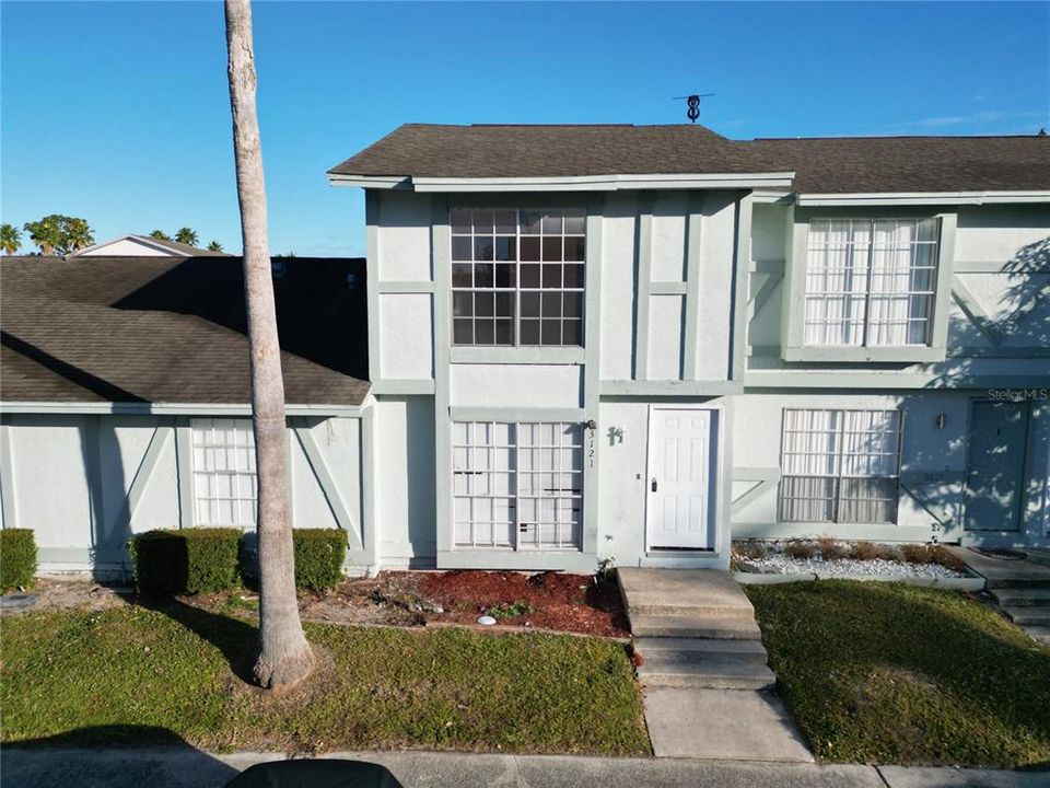 For Sale: $209,900 (2 beds, 1 baths, 992 Square Feet)