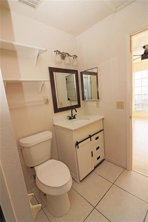 For Sale: $209,900 (2 beds, 1 baths, 992 Square Feet)