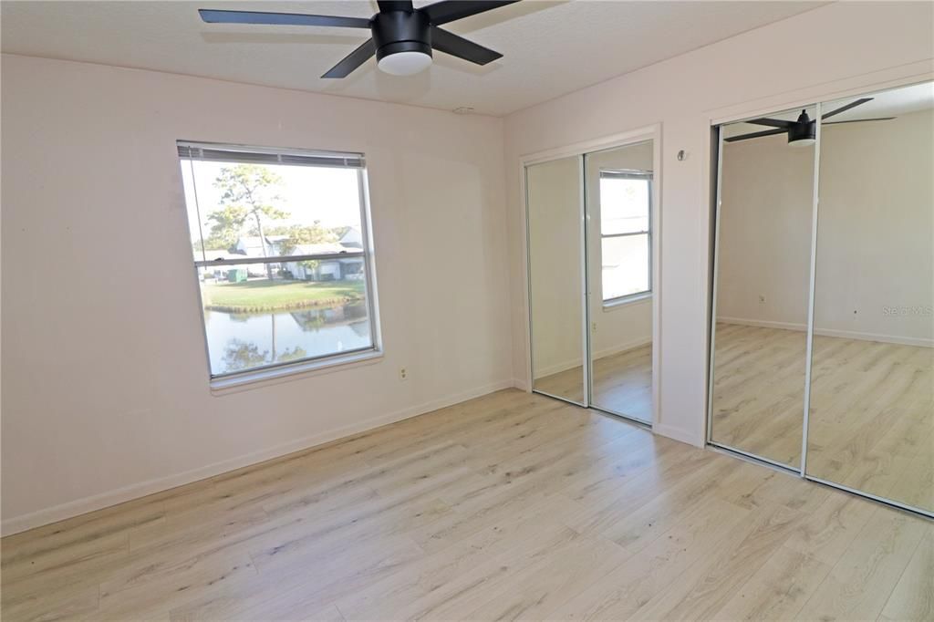 For Sale: $209,900 (2 beds, 1 baths, 992 Square Feet)