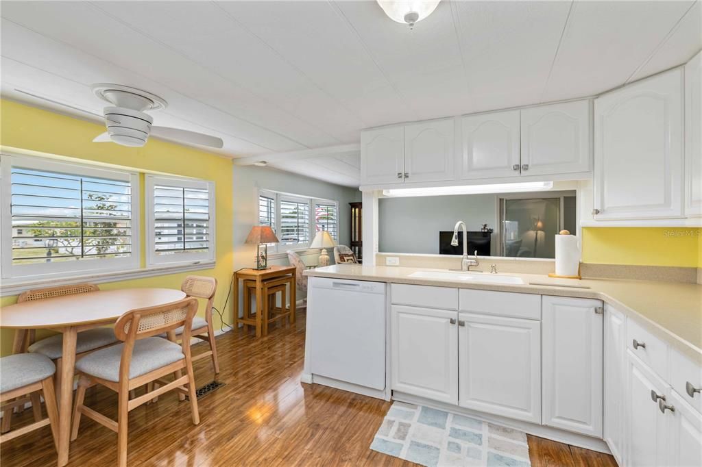 For Sale: $110,000 (2 beds, 1 baths, 690 Square Feet)