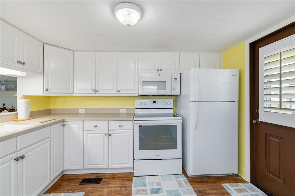 For Sale: $110,000 (2 beds, 1 baths, 690 Square Feet)