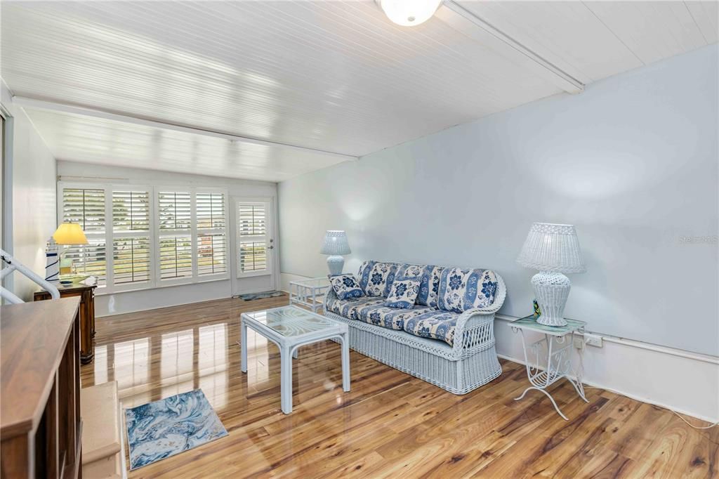 For Sale: $110,000 (2 beds, 1 baths, 690 Square Feet)