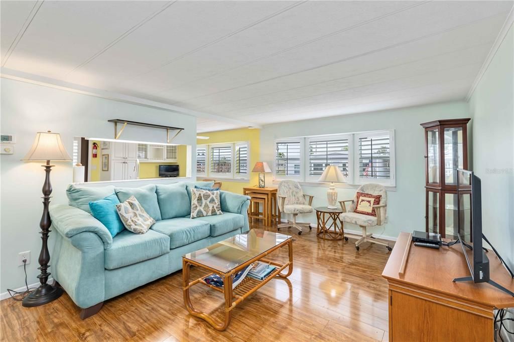 For Sale: $110,000 (2 beds, 1 baths, 690 Square Feet)