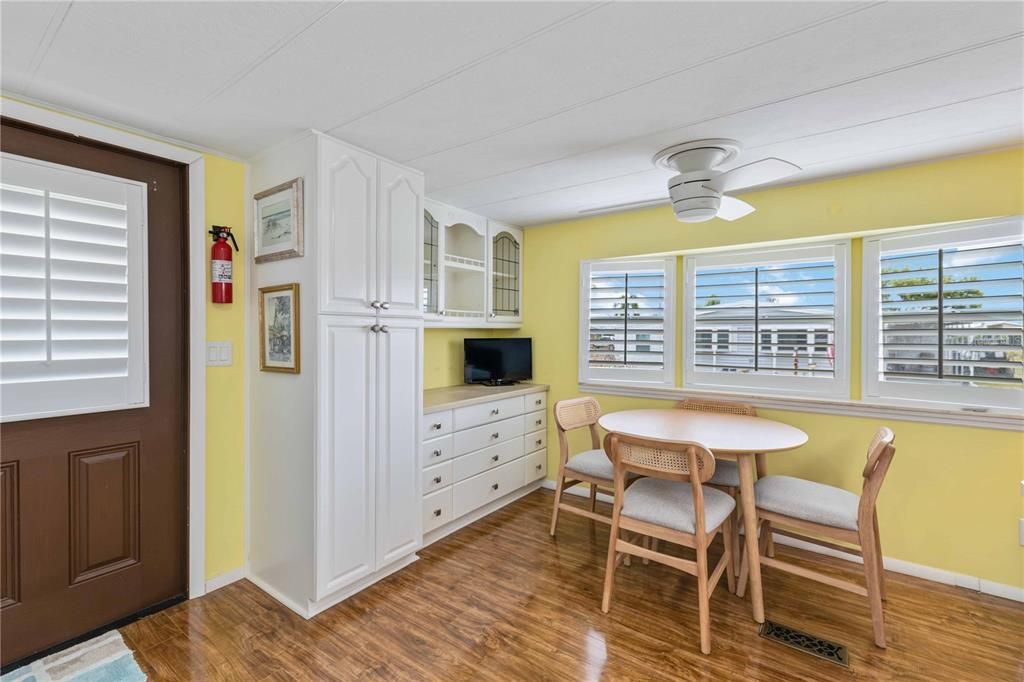 For Sale: $110,000 (2 beds, 1 baths, 690 Square Feet)