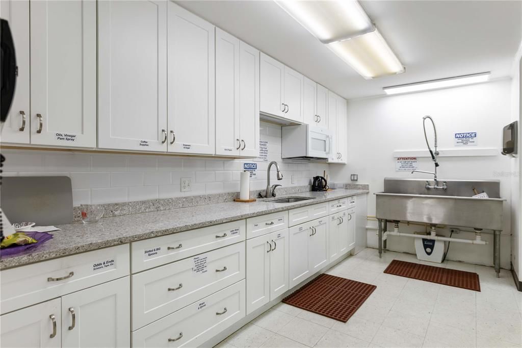 For Sale: $110,000 (2 beds, 1 baths, 690 Square Feet)