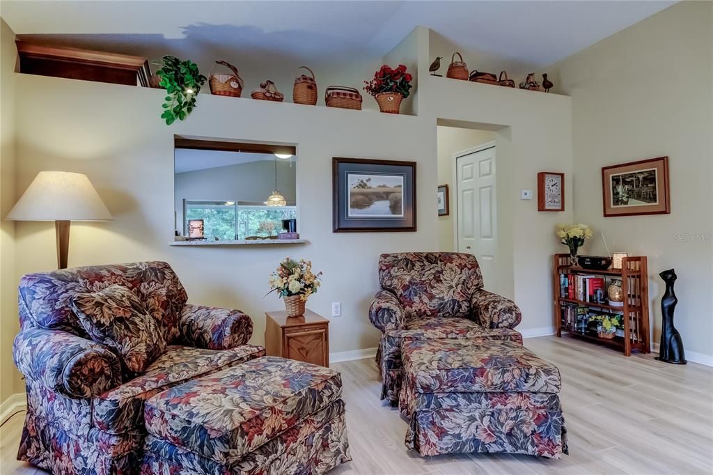 На продажу: $449,900 (3 спален, 2 ванн, 1874 Квадратных фут)