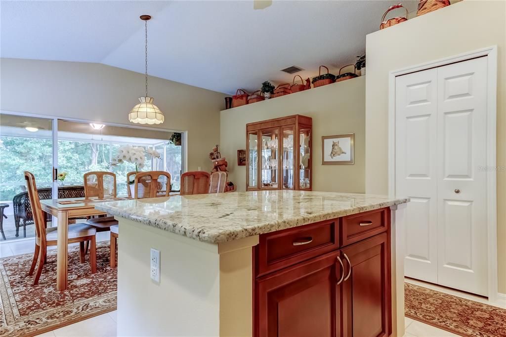 На продажу: $449,900 (3 спален, 2 ванн, 1874 Квадратных фут)