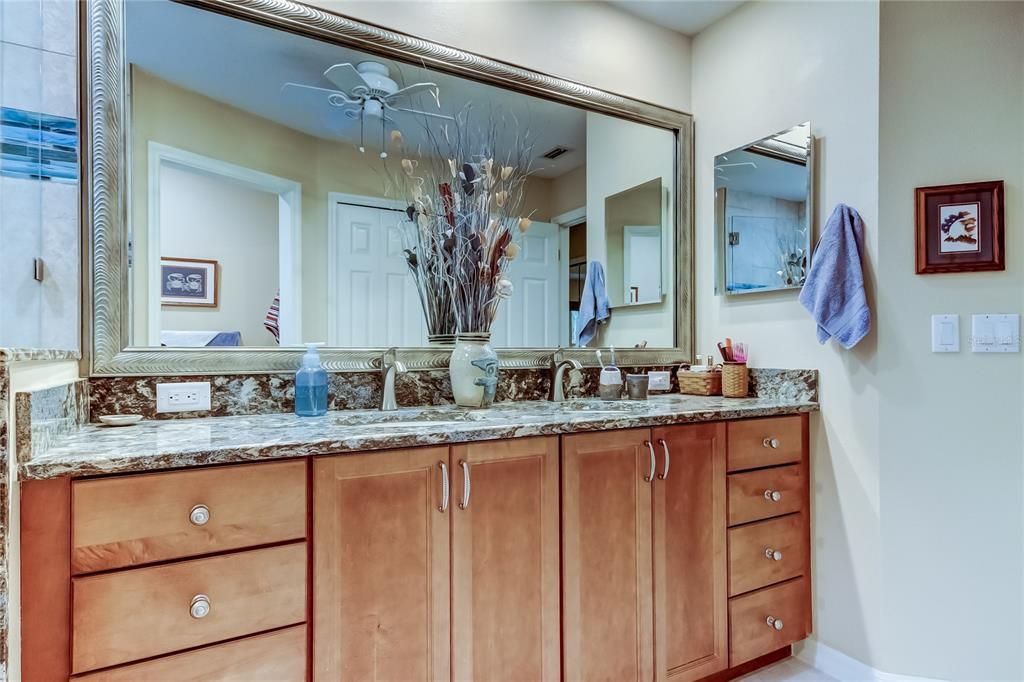 На продажу: $449,900 (3 спален, 2 ванн, 1874 Квадратных фут)