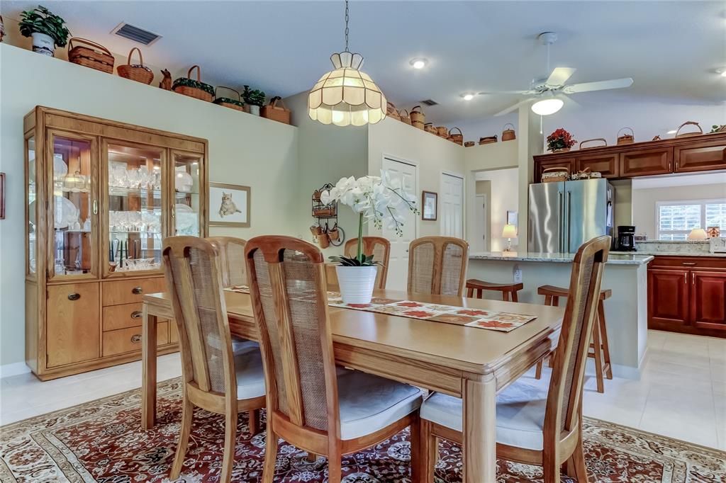 На продажу: $449,900 (3 спален, 2 ванн, 1874 Квадратных фут)