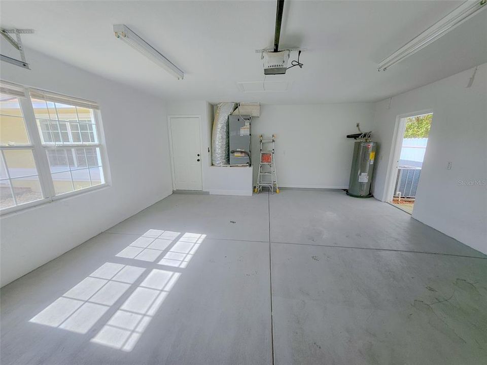 Active With Contract: $319,900 (3 beds, 2 baths, 1630 Square Feet)