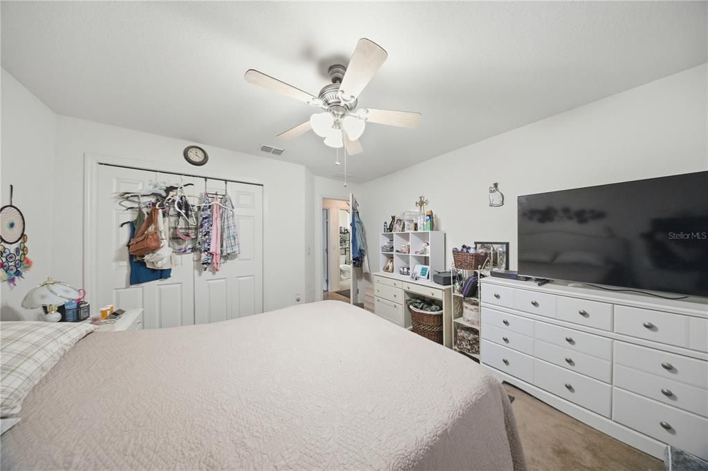 Activo con contrato: $325,000 (3 camas, 2 baños, 1884 Pies cuadrados)