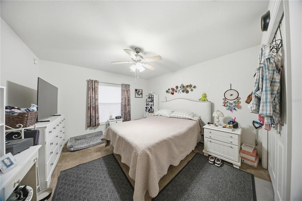 Activo con contrato: $325,000 (3 camas, 2 baños, 1884 Pies cuadrados)