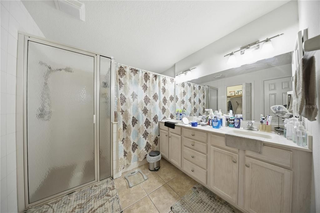 Activo con contrato: $325,000 (3 camas, 2 baños, 1884 Pies cuadrados)