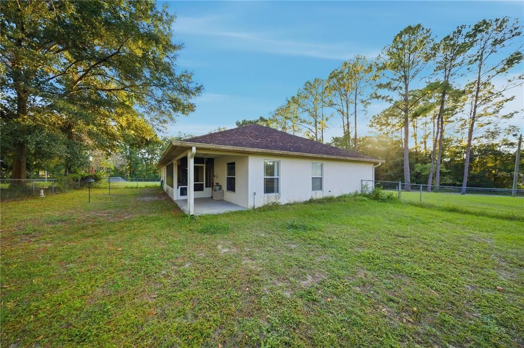 Activo con contrato: $325,000 (3 camas, 2 baños, 1884 Pies cuadrados)