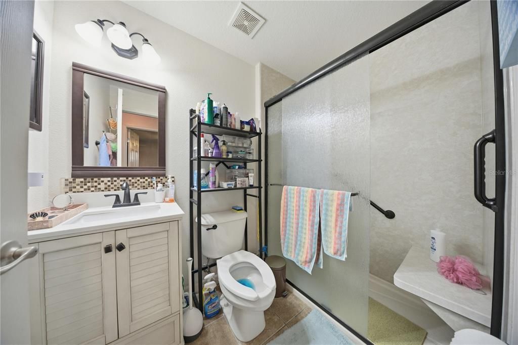 Activo con contrato: $325,000 (3 camas, 2 baños, 1884 Pies cuadrados)